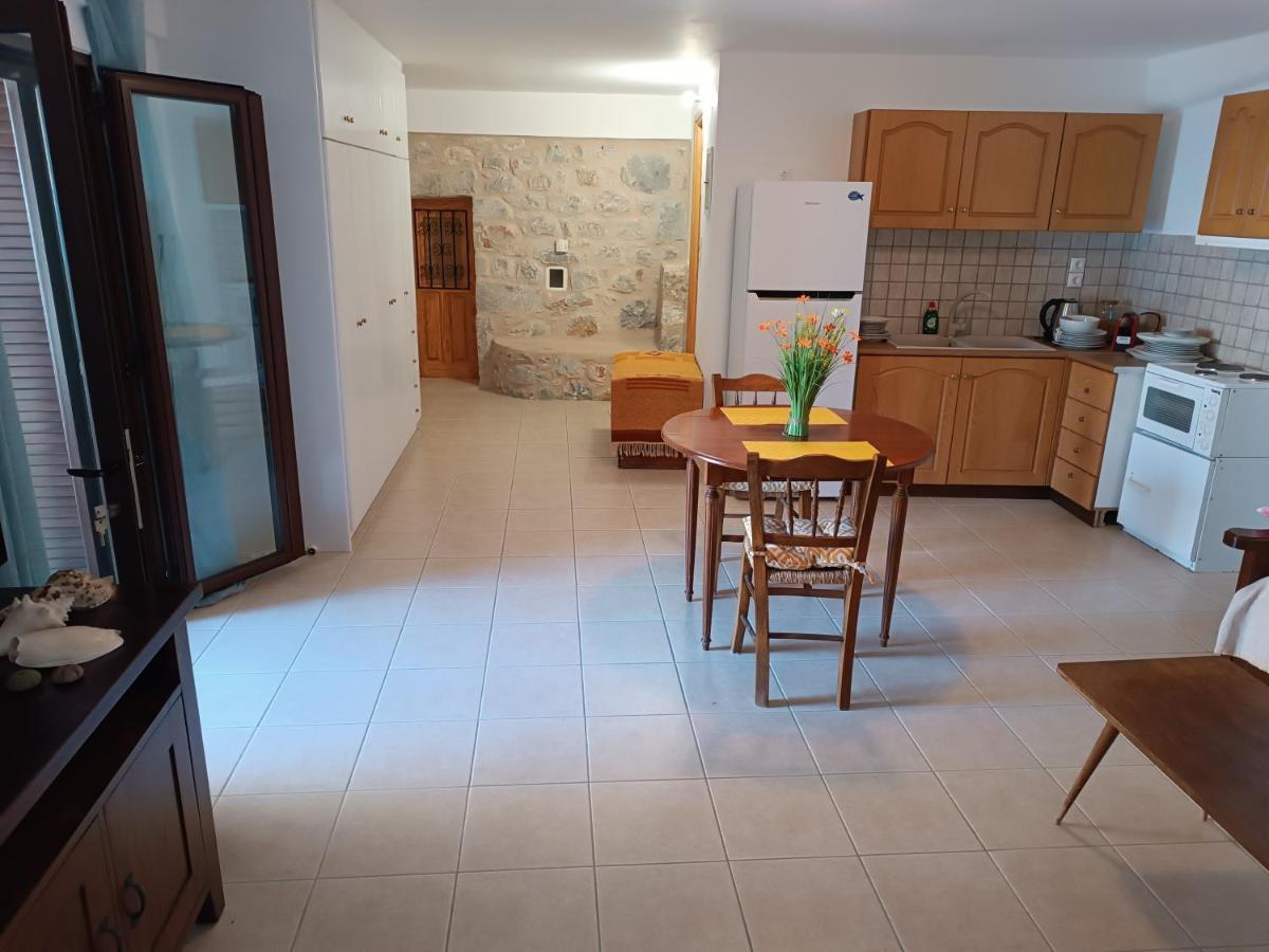 Mani Home Néon Oítilon Kültér fotó