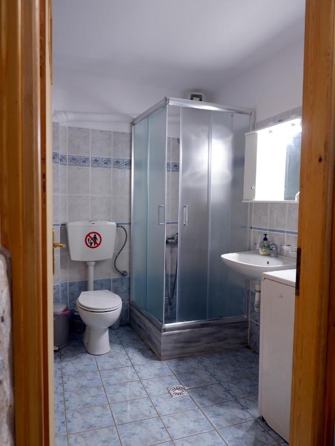 Mani Home Néon Oítilon Kültér fotó