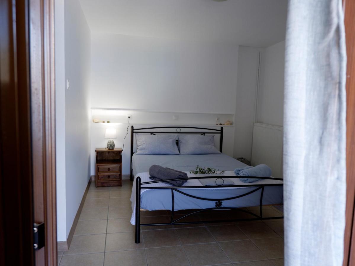 Mani Home Néon Oítilon Kültér fotó